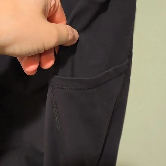 BuffBunny Collection Black Cropped 26” High Waist Leggings Size Large Pockets - Picture 4 of 7